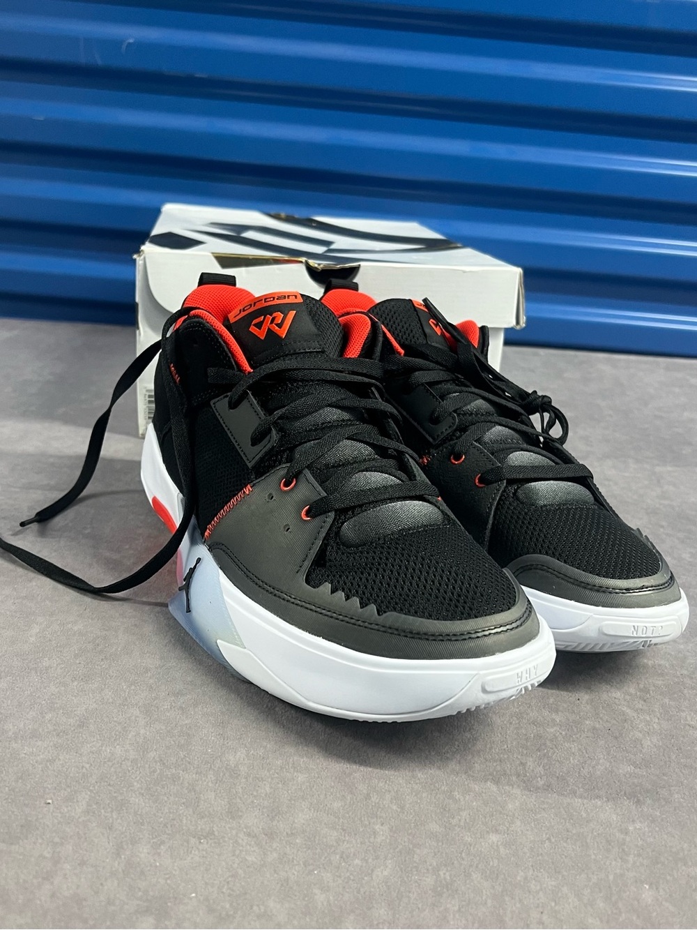 Jordan Men's Black and Red Low-Top Basketball Sneakers